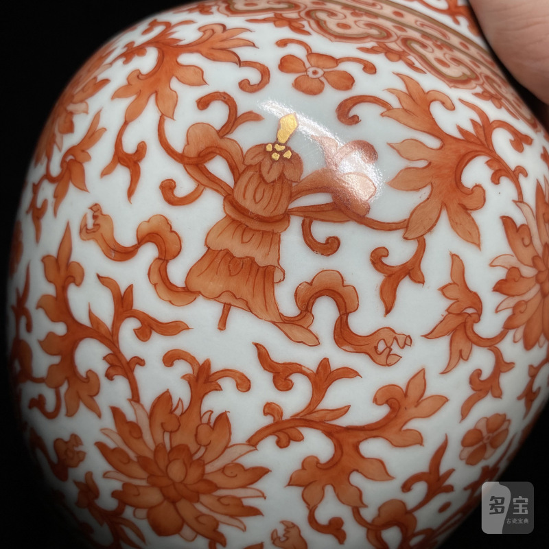 清道光 矾红描金缠枝莲托八吉祥纹瓶 - 图6